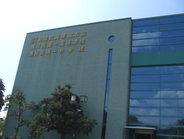 某高等学校様